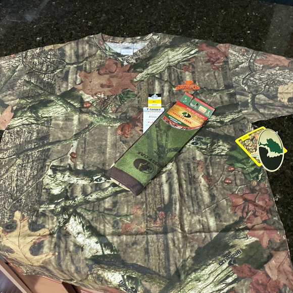 COPY - NWT- Mens Mossy Oak T-Shirt, Size XL & Sublimated Crew Support Socks,Siz… - Picture 2 of 9